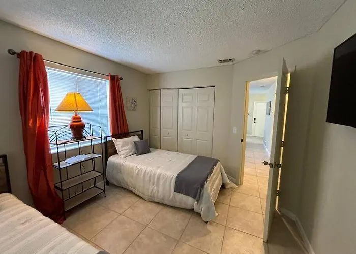 Sea Breeze- 2 Bedroom Apartment- Centrally Located