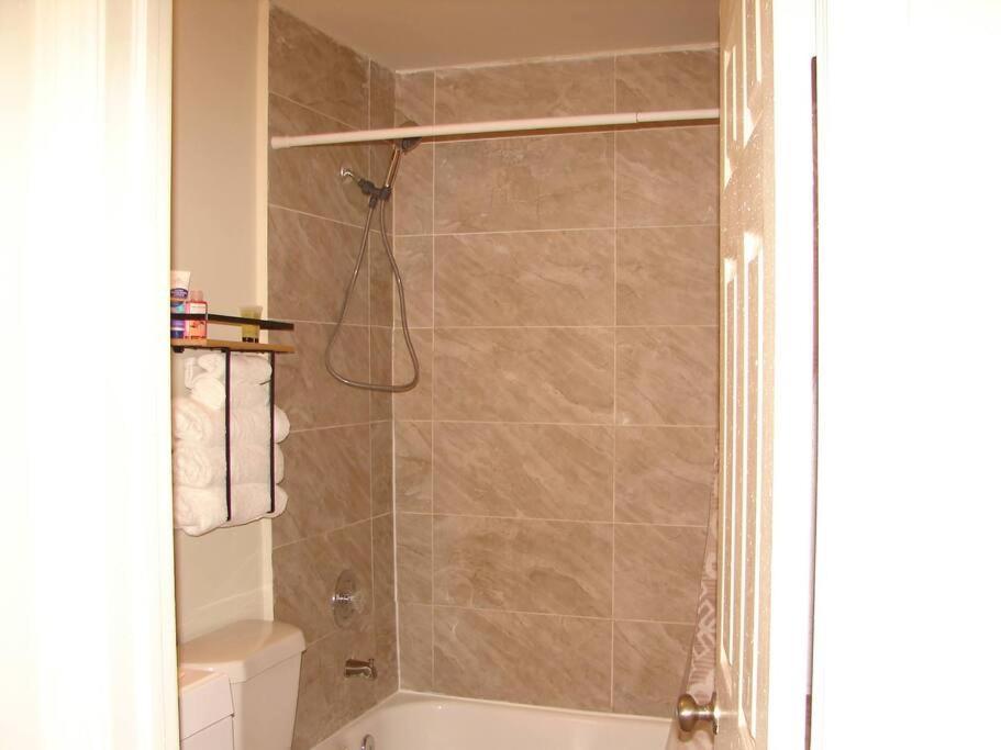 Sea Breeze- 2 Bedroom Apartment- Centrally Located Apartment West Palm Beach