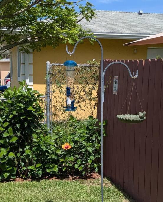 Apartment Sea Breeze- 2 Bedroom Apartment- Centrally Located West Palm Beach